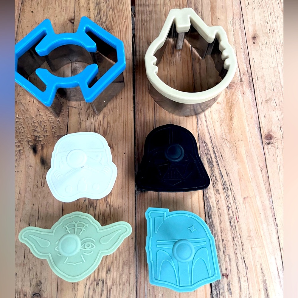 Williams Sonoma Star Wars Cookie Cutter Set of 4 , 2 Pancake Molds Yoda Darth